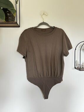 Nuuds Dark Earthy Green Short Sleeve Bodysuit Size Large